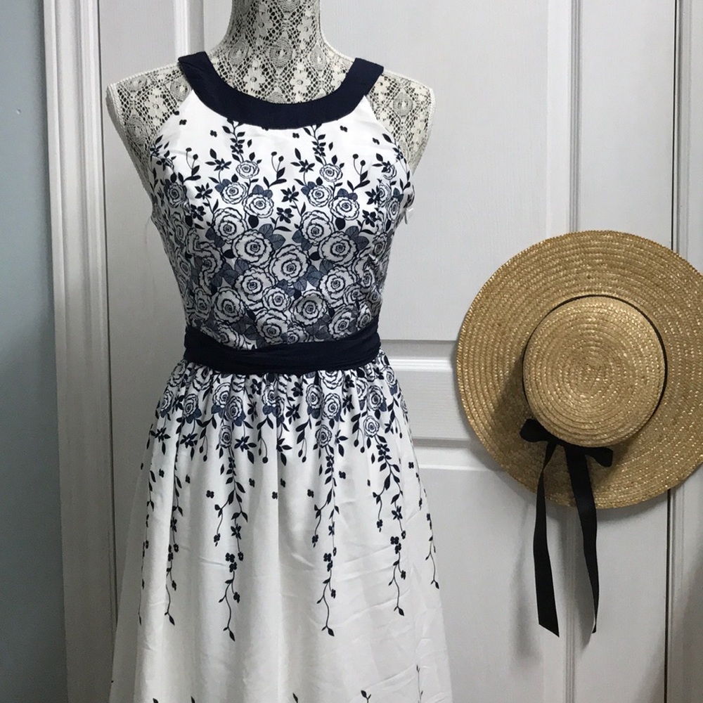 2/$40 🌺 Yellow Star Blue Floral Dress - Size S